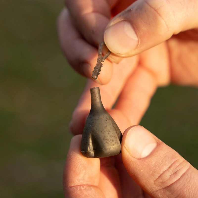 Avid Carp Conceal Back Leads